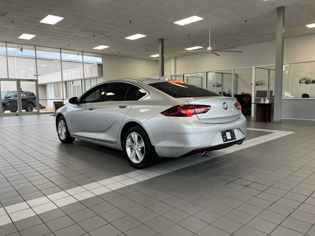 buick regal sportback 2018 W04GL6SX8J1060049 image buick regal sportback 2018 W04GL6SX8J1060049 image